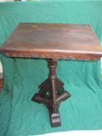 Antieke neogotische eiken kerk bijzet tafel piëdestal zuil, Huis en Inrichting, Woonaccessoires | Zuilen en Pilaren, Ophalen
