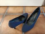 Blauwe pumps met klein hakje, Schoenmaat 36,5. Hakje 4-6 cm, Ophalen of Verzenden, Sneakers of Gympen