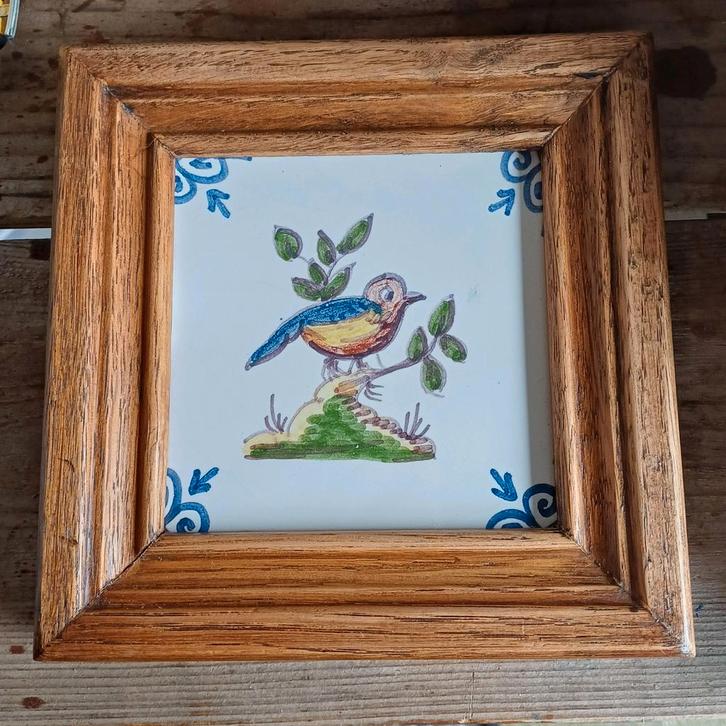 Delfts blauw tegeltje met vogel in houten lijst, Antiek en Kunst, Antiek | Wandborden en Tegels, Ophalen of Verzenden