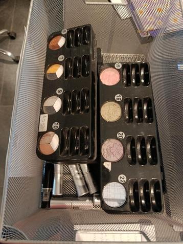 Make-up testers  beschikbaar voor biedingen
