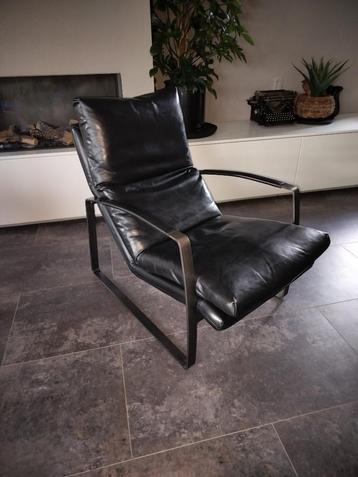 Fauteuil Lex - Zwart Leer met metalen onderstel z.g.a.n. beschikbaar voor biedingen