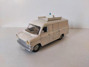 Dinky Toys 272 Police Accident Ford Transit 1975-1978 beschikbaar voor biedingen