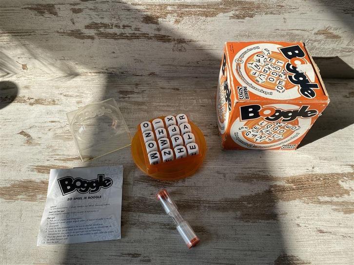 Boggle Parker oranje doos [s274], Hobby en Vrije tijd, Gezelschapsspellen | Bordspellen, Zo goed als nieuw, Ophalen of Verzenden