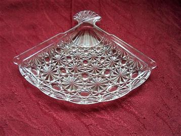 AVON waaiervormig schaaltje van glas. Jaren '70. beschikbaar voor biedingen