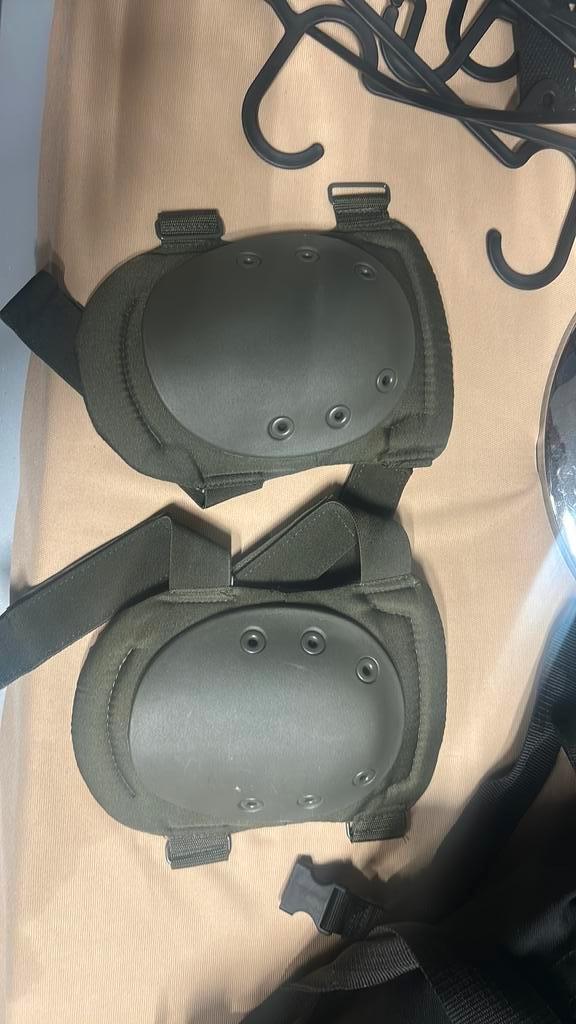 Mil-Tec Kniebeschermers Legergroen, Tactisch & Nieuw!, Sport en Fitness, Skateboarden, Nieuw, Bescherming, Ophalen of Verzenden