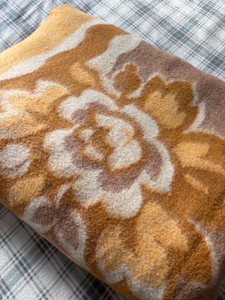 Vintage wollen deken met bloemmotief, Huis en Inrichting, Woonaccessoires | Plaids en Woondekens, Gebruikt, Ophalen of Verzenden