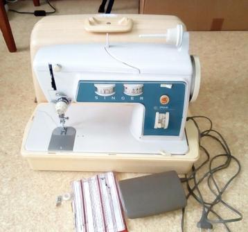 Vintage Singer 706 naaimachine met koffer beschikbaar voor biedingen