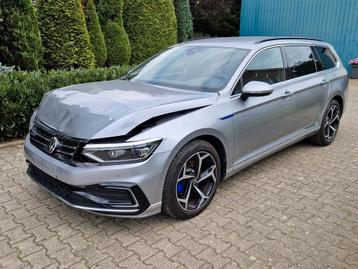 Volkswagen Passat Variant 1.4 TSI PHEV GTE HUD 360º NAVI beschikbaar voor biedingen