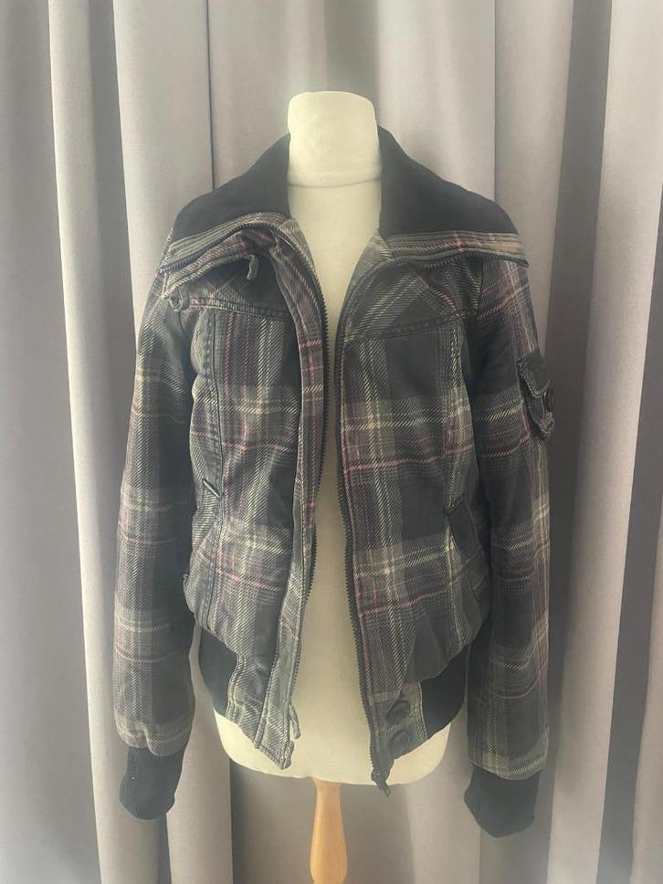 [Nieuw!] Geruite jas van het merk Amisu maat 36, Kleding | Dames, Jassen | Winter, Zo goed als nieuw, Maat 36 (S), Grijs, Ophalen of Verzenden