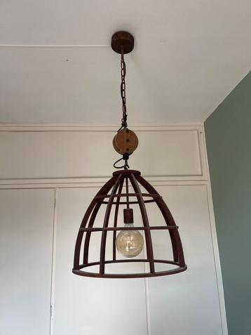 Industriële hanglamp " roest kleur" in nette staat beschikbaar voor biedingen