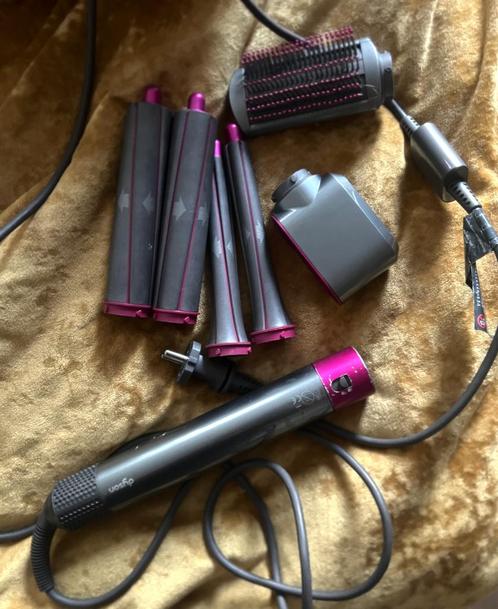 Dyson airwrap set magenta and case, Witgoed en Apparatuur, Persoonlijke-verzorgingsapparatuur, Gebruikt, Haarverzorging, Ophalen of Verzenden