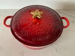 Le creuset 24 cm kerstpan, kersenrood, 4,2 lt, nieuw, Gietijzer, Nieuw, Ophalen of Verzenden, Keramische plaat