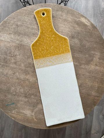 3 serveerplateau oker van porselein beschikbaar voor biedingen