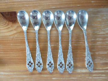 Theelepeltjes 6 stuks - opengewerkt beschikbaar voor biedingen