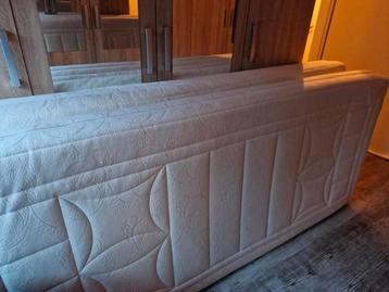 Matrassen  beschikbaar voor biedingen