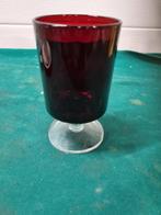 wijnglas luminac rood op voet, Verzamelen, Glas en Borrelglaasjes, Ophalen of Verzenden