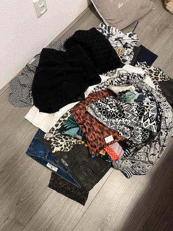 Mega kledingpakket M beschikbaar voor biedingen