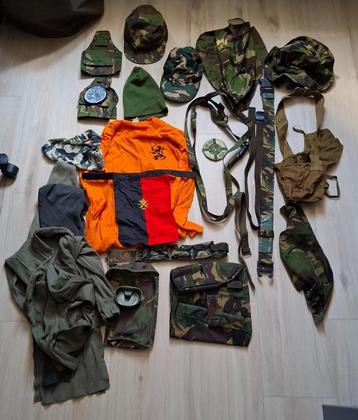 Van alles militaria lot beschikbaar voor biedingen