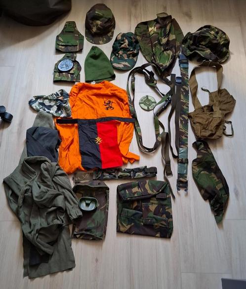 Van alles militaria lot, Verzamelen, Militaria | Algemeen, Landmacht, Kleding of Schoenen, Nederland, Ophalen of Verzenden