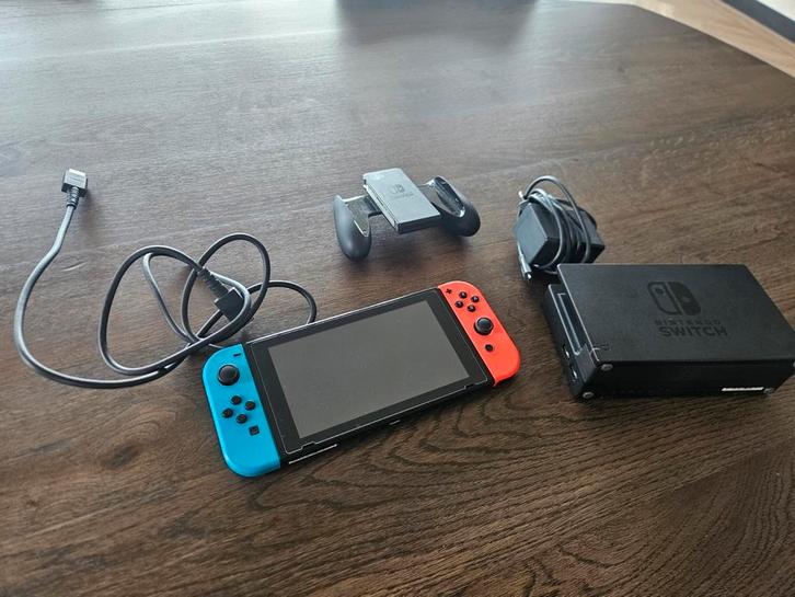 Nintendo Switch + toebehoren, Spelcomputers en Games, Spelcomputers | Nintendo Switch, Zo goed als nieuw, Switch 2019 Upgrade