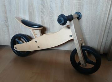 Houten loopfietsje beschikbaar voor biedingen