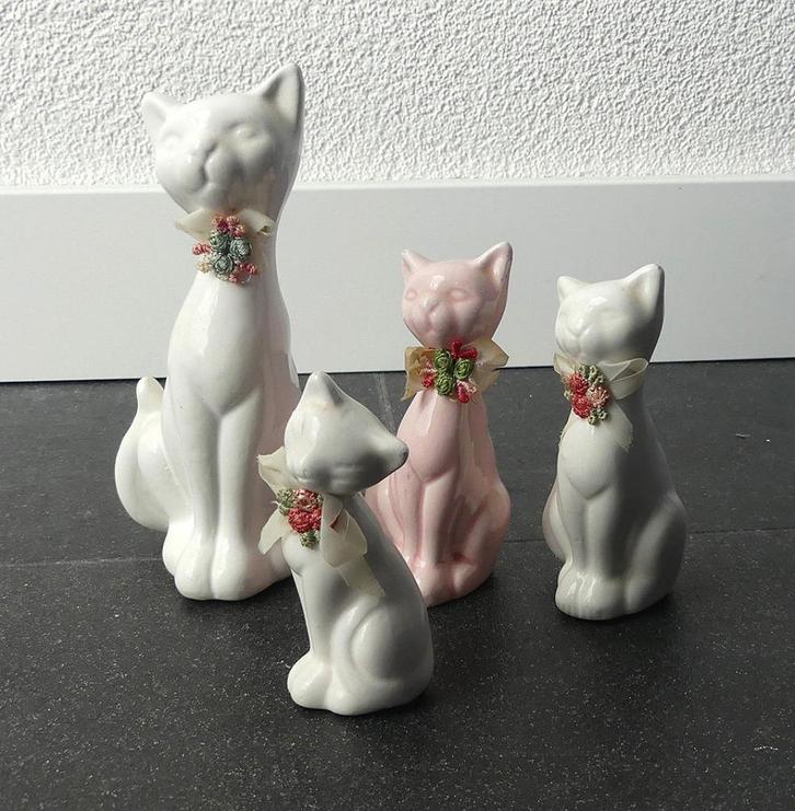 Vintage kattenbeeldjes poezenbeeldjes kitsch stoffen bloemen, Verzamelen, Beelden en Beeldjes, Gebruikt, Dier, Ophalen of Verzenden