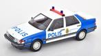 Saab 9000 CD Polis, 1/18, Triple 9, Hobby en Vrije tijd, Modelauto's | 1:18, Overige merken, Nieuw, Ophalen of Verzenden, Voltastraat 51, 1446 VB