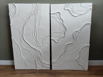 2 x abstracte 3D schilderijen wit reliëf wit beschikbaar voor biedingen