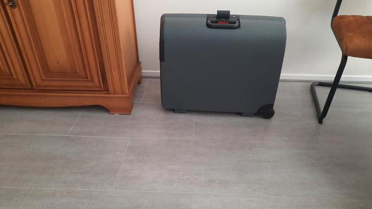 Reiskoffer - Zo goed als nieuw!, Sieraden, Tassen en Uiterlijk, Koffers, Zo goed als nieuw, Hard kunststof, 50 tot 60 cm, Minder dan 35 cm