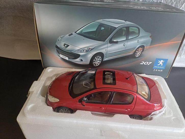 Peugeot 207 sedan - hatchback 2012 Paudi Models Rouge / Bleu, Hobby en Vrije tijd, Modelauto's | 1:18, Nieuw, Auto, Overige merken
