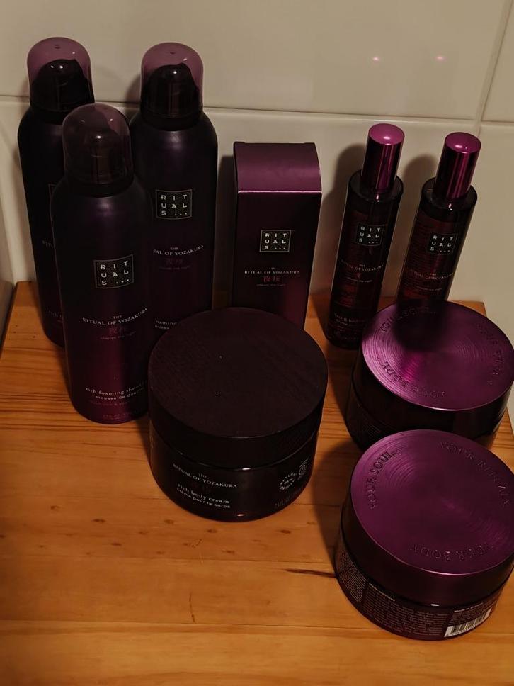 Verzameling Rituals yozakura, Sieraden, Tassen en Uiterlijk, Uiterlijk | Lichaamsverzorging, Nieuw, Bad & Douche, Ophalen of Verzenden