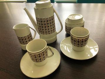 Mooi koffieservies beschikbaar voor biedingen
