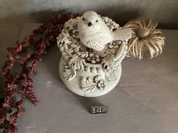 Vogeltje op Kandelaar - Old White Look beschikbaar voor biedingen