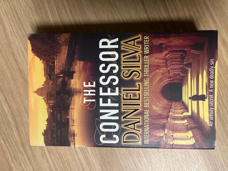 Engelse boeken: The Confessor, 11th Hour, Labyrint, Boeken, Thrillers, Gelezen, Europa overig, Ophalen of Verzenden