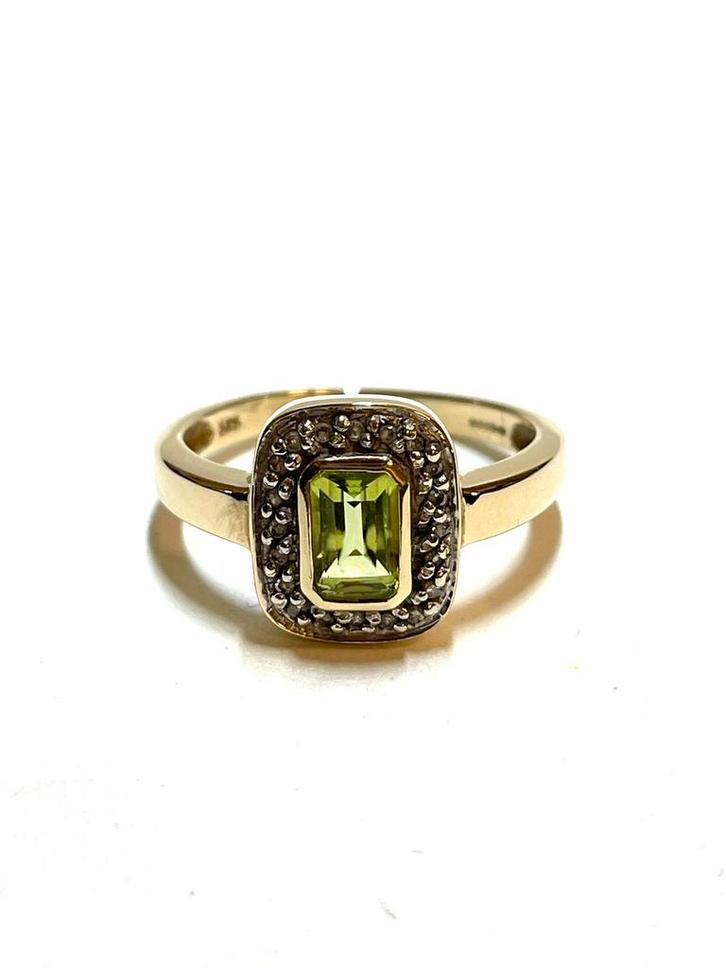 9k gouden ring met een peridoot en diamanten, Sieraden, Tassen en Uiterlijk, Ringen, Zo goed als nieuw, Dame, 17 tot 18, Goud