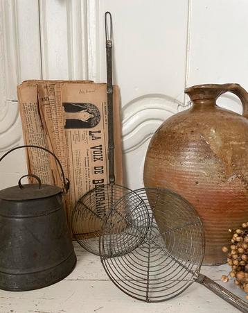 Brocante oude draad schuimspaan  beschikbaar voor biedingen
