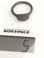 Bodemvondst: zeer fraai bewerkte Romeinse ring  100-300 AD, Verzenden, Zo goed als nieuw