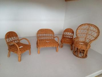 Mini Rotan Stoeltjes Set beschikbaar voor biedingen