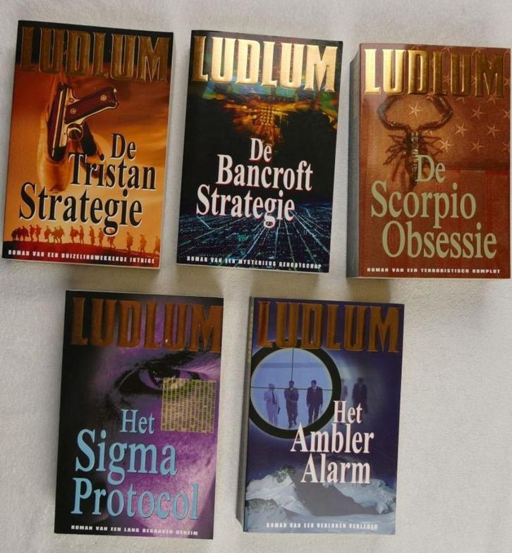 5x Robert Ludlum, Boeken, Avontuur en Actie, Gelezen, Ophalen of Verzenden