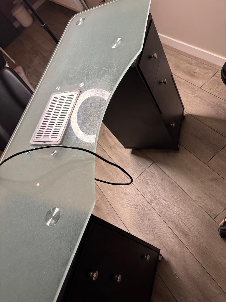 Nageltafel, Huis en Inrichting, Bureaus, Ophalen, Met wielen, Gebruikt