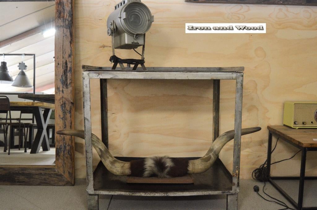 Oude sidetable - werkbank 85x63x69 van metaal - industrieel, Ophalen, 50 tot 100 cm, Zo goed als nieuw, Metaal