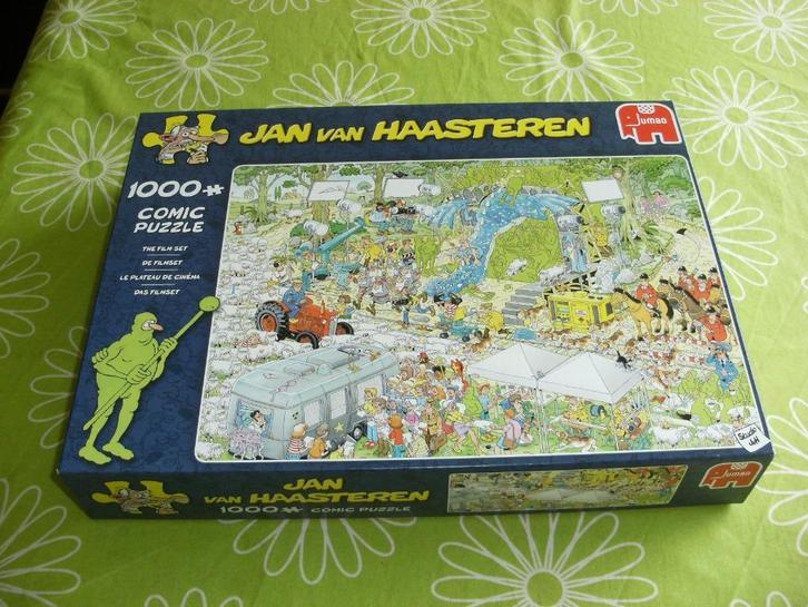 Jan van Haasteren - De filmset (1000 stukjes), Hobby en Vrije tijd, Denksport en Puzzels, Zo goed als nieuw, Legpuzzel, 500 t/m 1500 stukjes