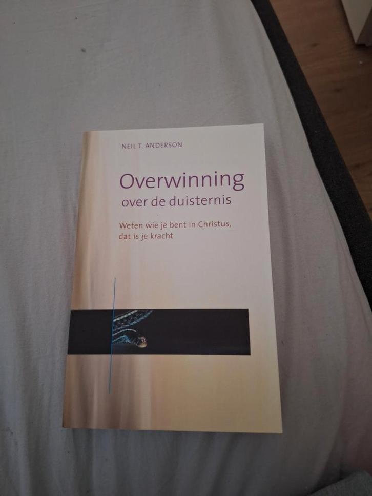 Neil T. Anderson - Overwinning over de duisternis, Boeken, Godsdienst en Theologie, Zo goed als nieuw, Ophalen of Verzenden