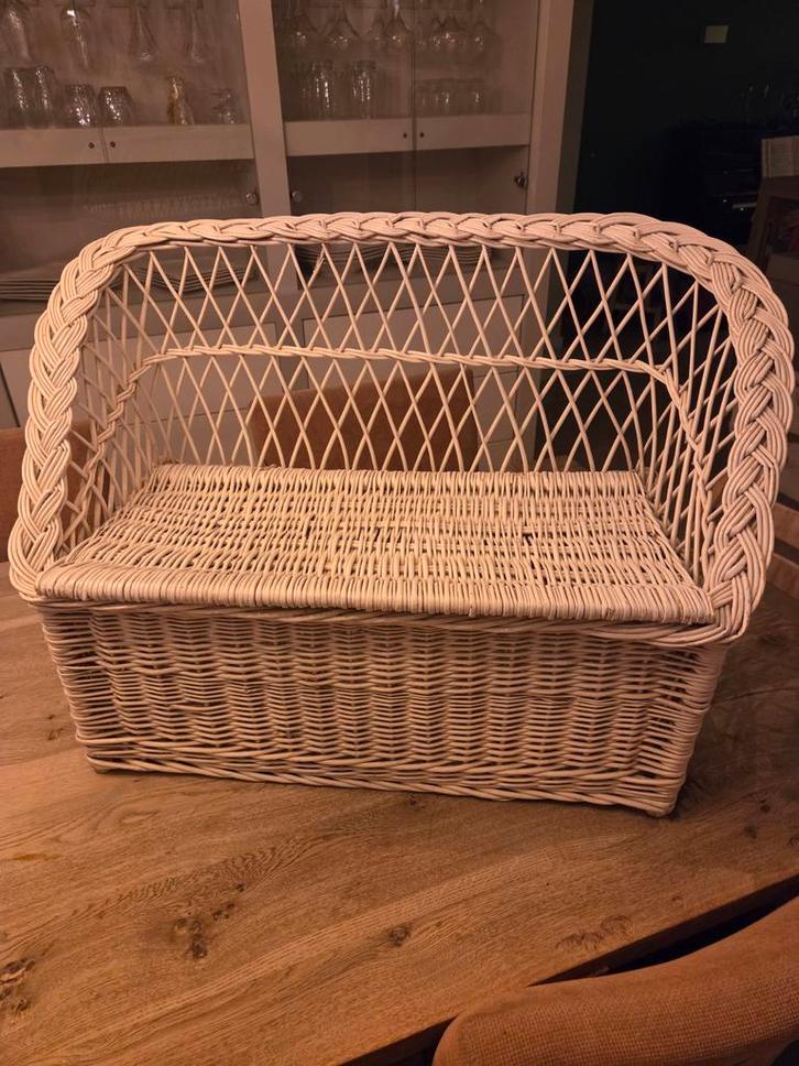 Rieten bankje met opbergruimte, Huis en Inrichting, Banken | Bankstellen, Gebruikt, Rechte bank, Tweepersoons, Minder dan 150 cm