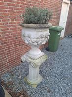 Tuinvaas met sokkel van steen 133 cm hoog, Ophalen, Gebruikt