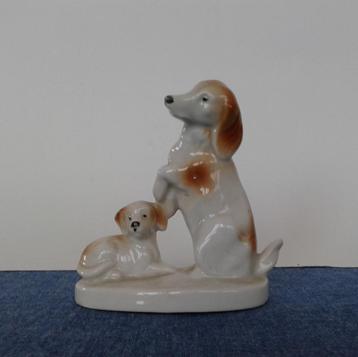 Hond met Pup Miniatuur Sculptuur Keramiek beschikbaar voor biedingen