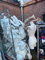 Etalage poppen en torso’s, Ophalen