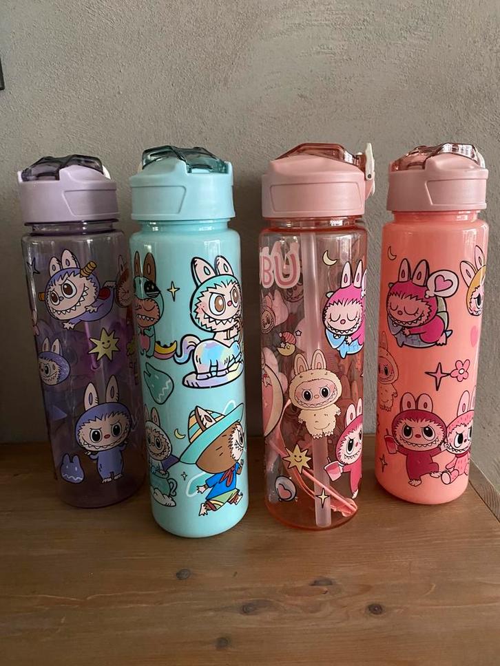 Labubu drinkfles 750 ml., Verzamelen, Poppetjes en Figuurtjes, Nieuw, Ophalen
