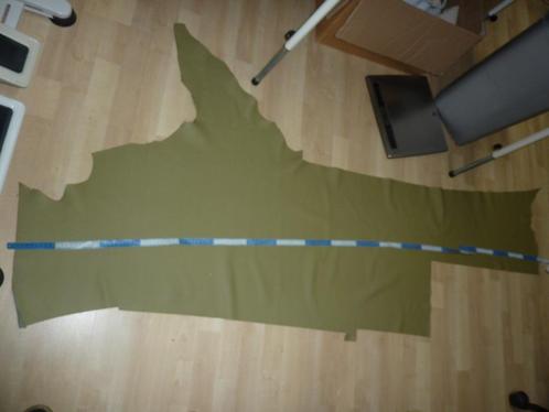 200 cm Olijfgroen lang restant soepel echt leer rundleer, Hobby en Vrije tijd, Stoffen en Lappen, Nieuw, Leer of Kunstleer, 30 tot 120 cm