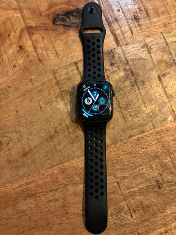 Apple watch 6 44mm met nike bandje. beschikbaar voor biedingen